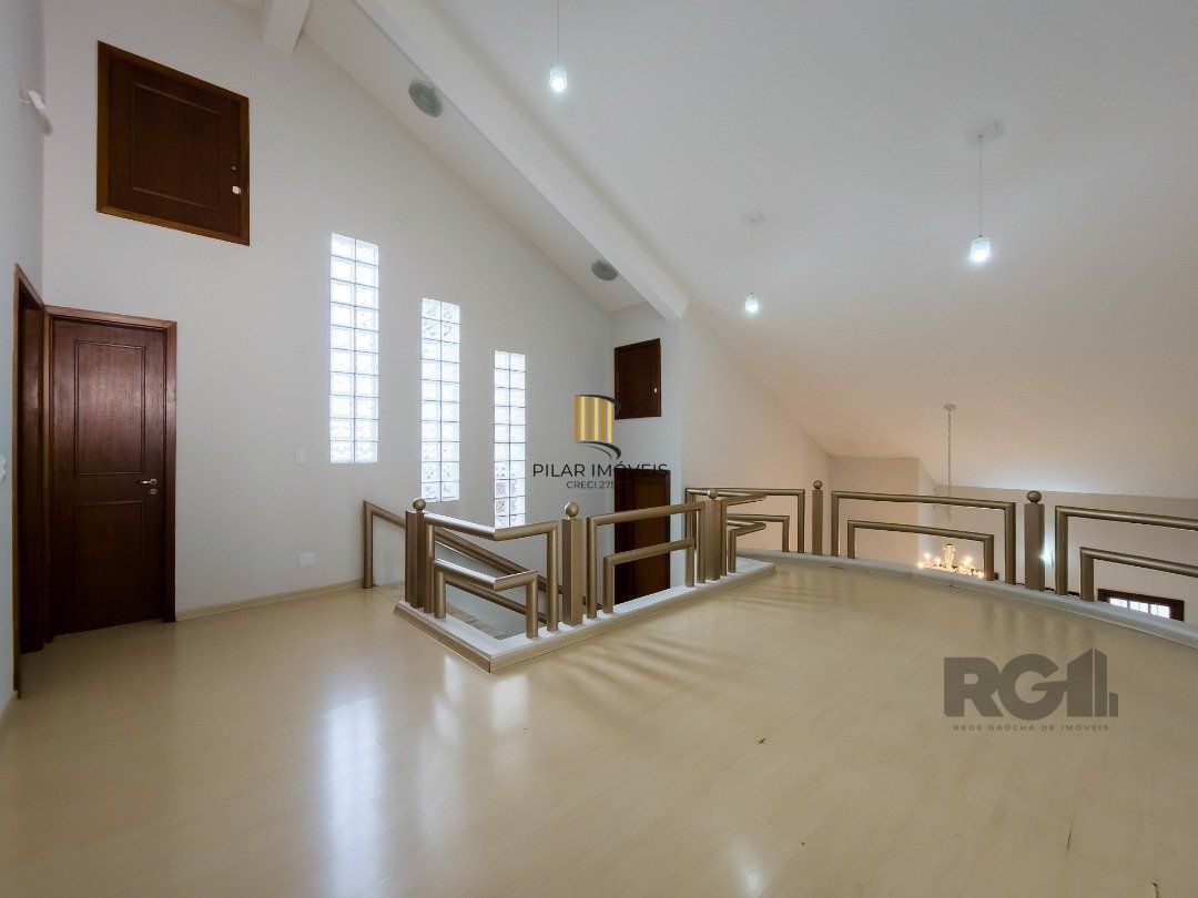 Casa 4 dormitórios no bairro Glória