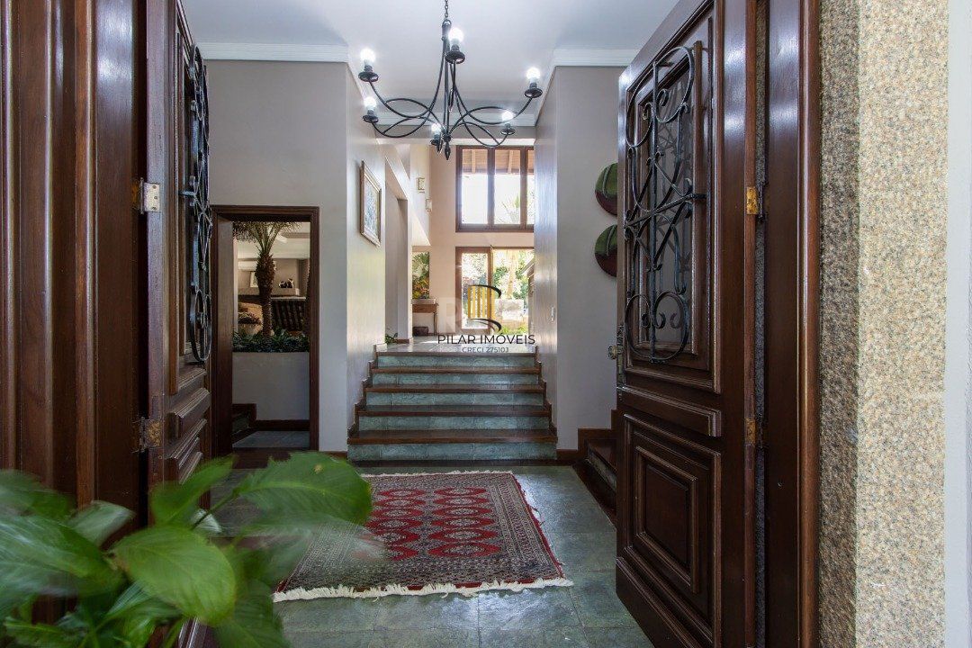 Casa de Condomínio 8 dormitórios no bairro Cavalhada