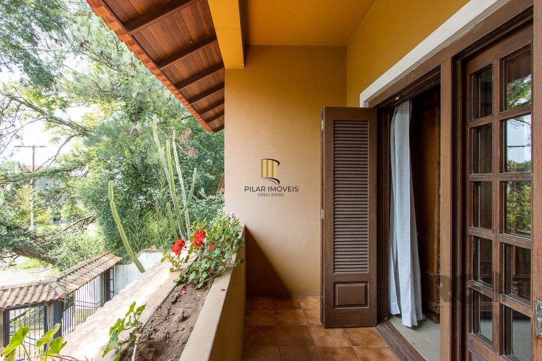 Casa para Venda - 300m², 3 dormitórios, sendo 1 suites, 4 vagas - Nonoai