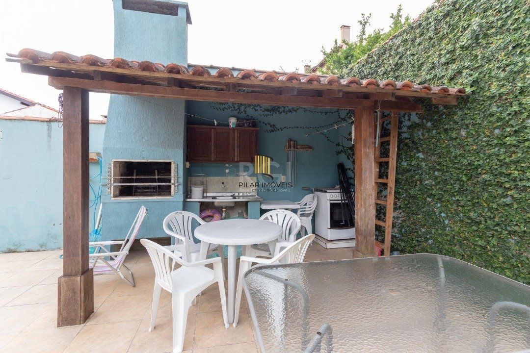 Casa para Venda - 246m², 3 dormitórios, sendo 1 suites, 3 vagas - Imperial Parque
