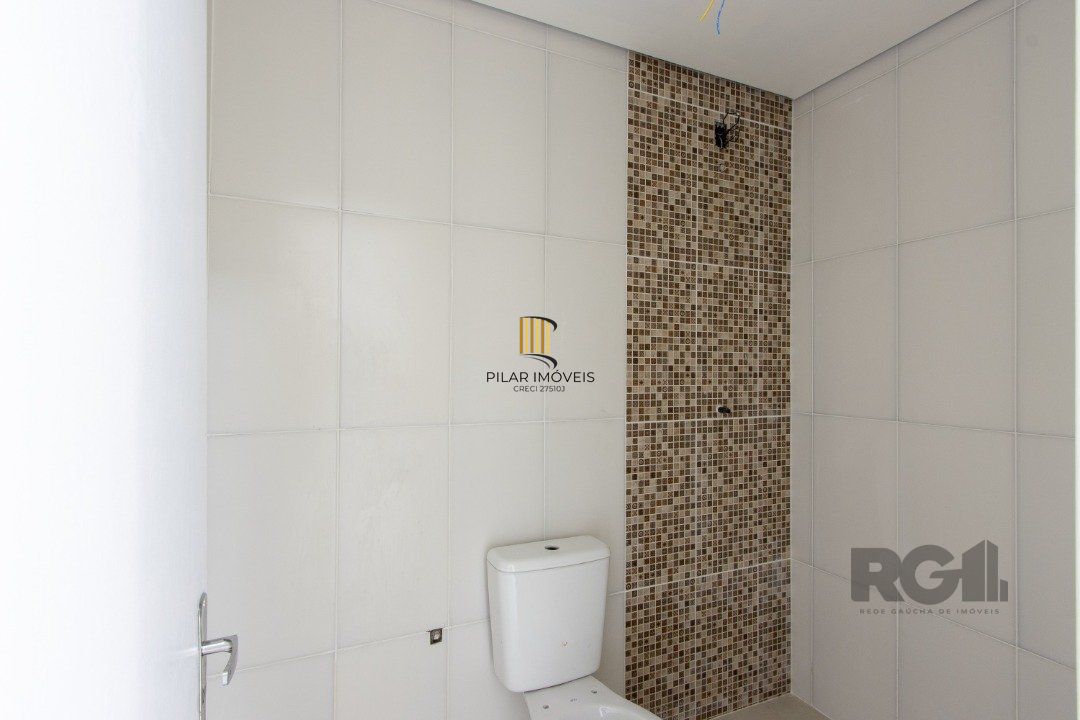 Casa  no Bairro Hípica, 100% reformada, 2 dormitórios, 1 vaga de garagem.