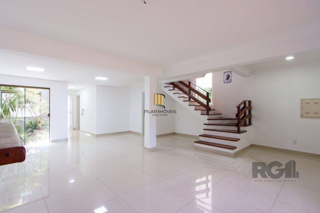 Casa com 4 quartos, com 347,57 m 2 privativos