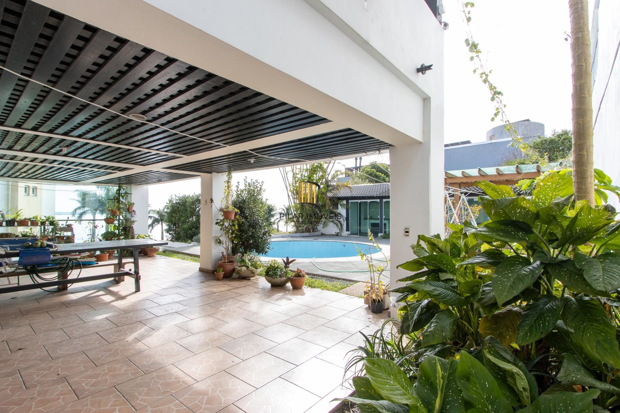 Casa com piscina Bairro Cristal