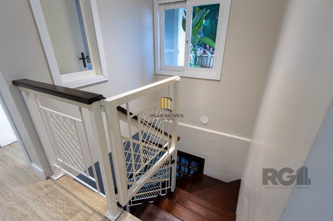 Casa 6 dormitórios no bairro Cristal