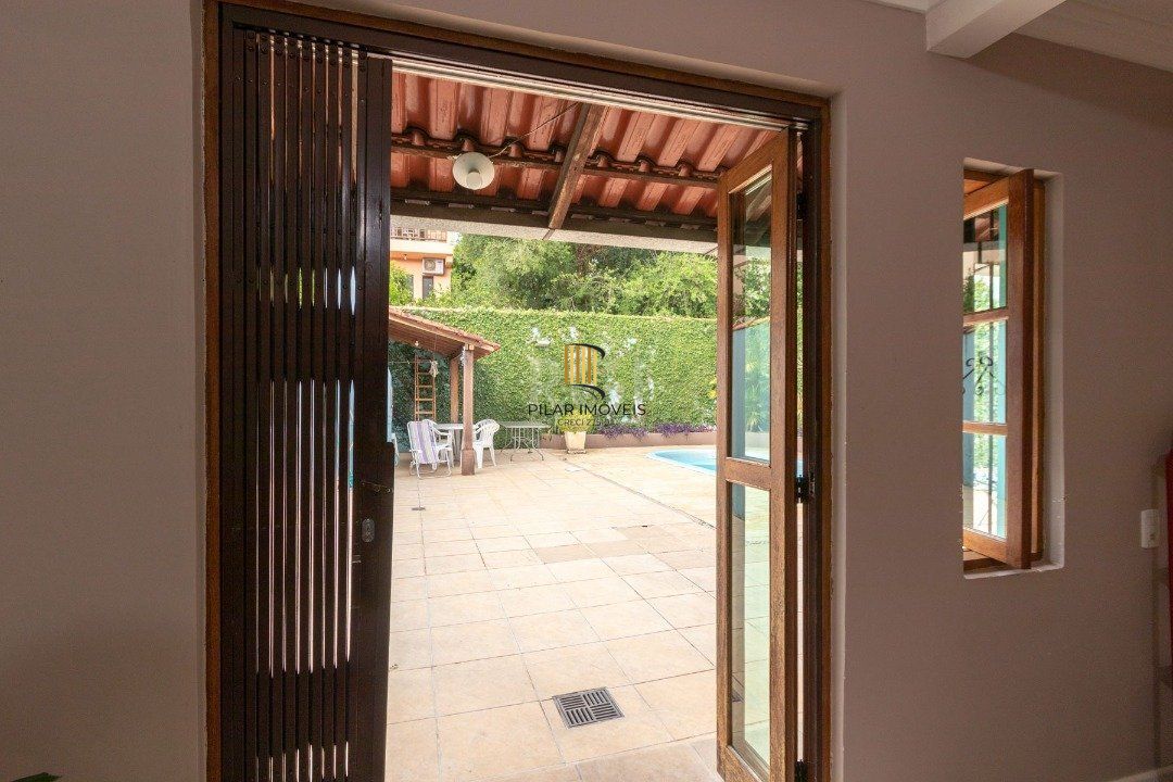 Casa para Venda - 246m², 3 dormitórios, sendo 1 suites, 3 vagas - Imperial Parque