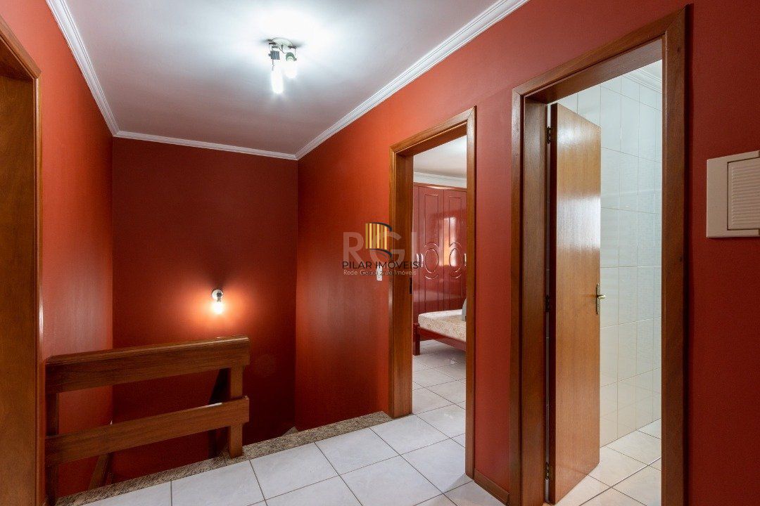 Casa para Venda - 247m², 3 dormitórios, sendo 1 suites, 4 vagas - Vila Nova