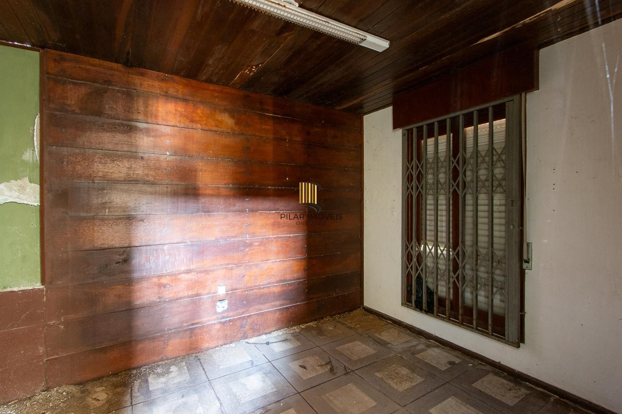 Casa para Venda - 320m², 3 dormitórios, sendo 1 suites, 4 vagas - Cristal