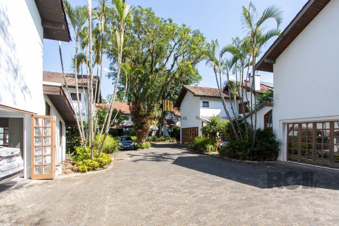 Casa de Condomínio 3 dormitórios no bairro Pedra Redonda