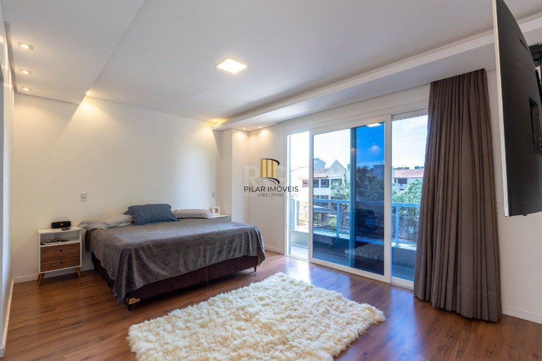 Casa para Venda - 420m², 3 dormitórios, sendo 3 suites, 8 vagas - Ipanema