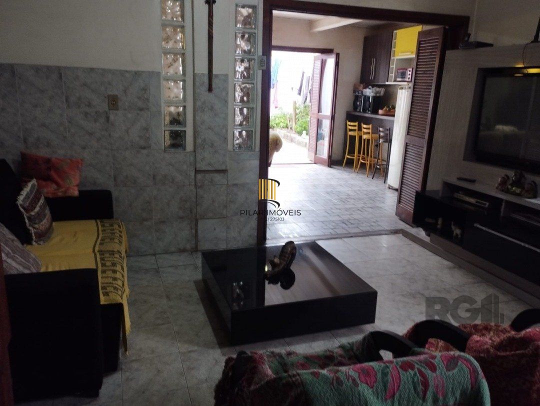 Casa 2 dormitórios no bairro Camaquã