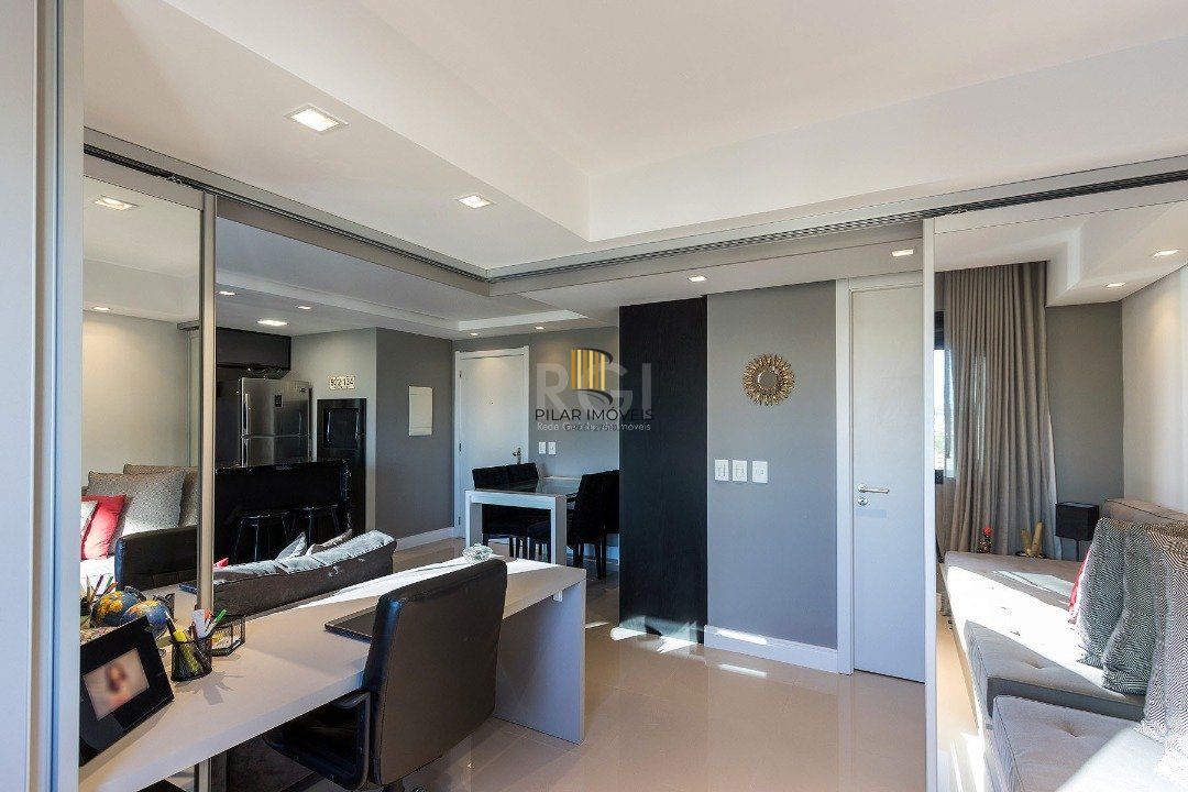 Apartamento | 2 Dormitórios | 1 Suíte | 1 Vaga | Bairro Cristal | Porteira Fechada