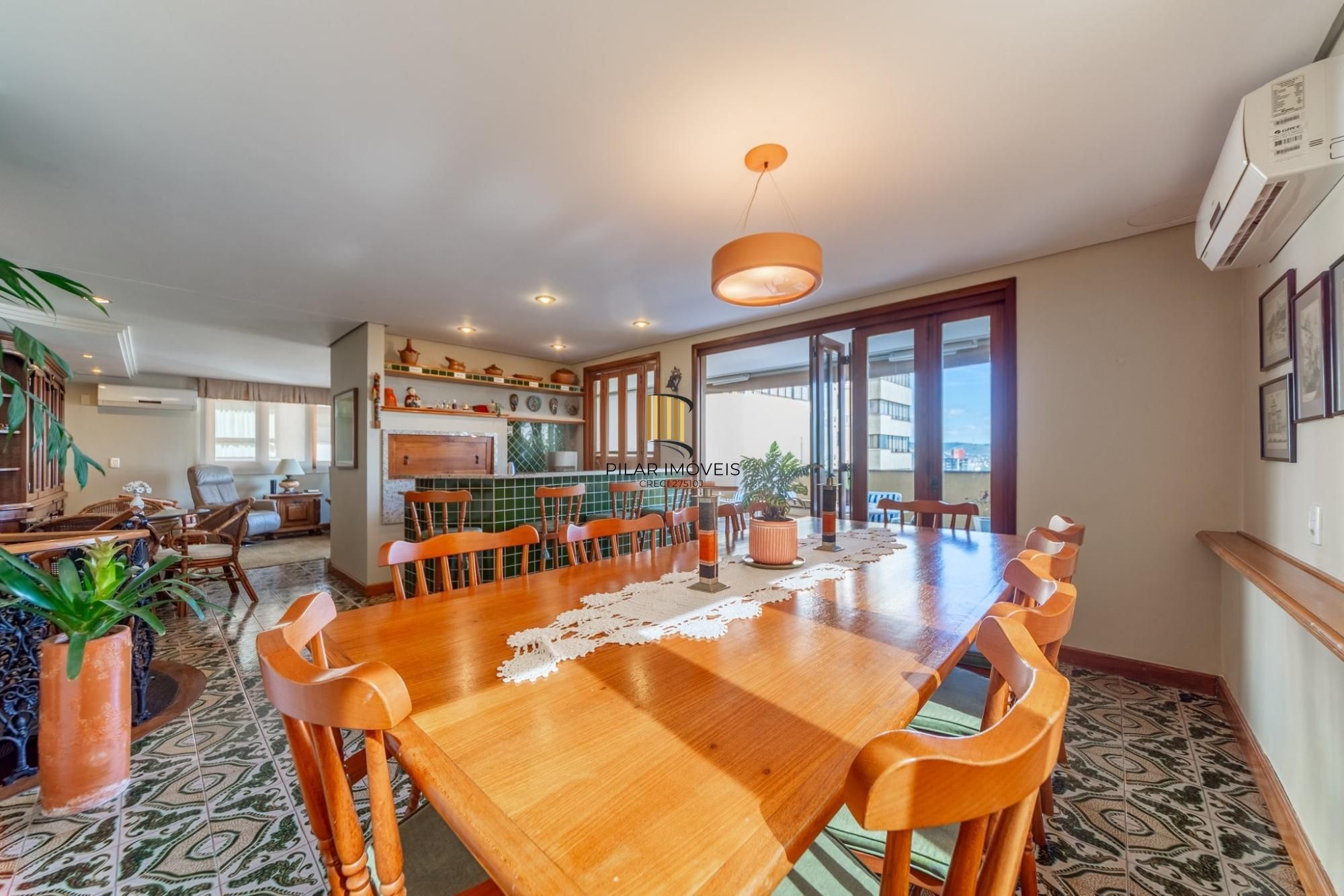Cobertura com 206m², 3 dorm, Petrópolis e 2 vagas