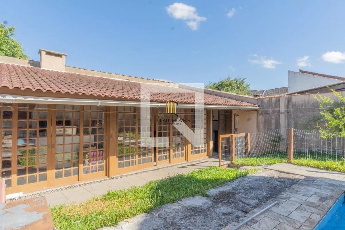 Casa á venda com 3 dormitórios no bairro Ipanema em Porto Alegre