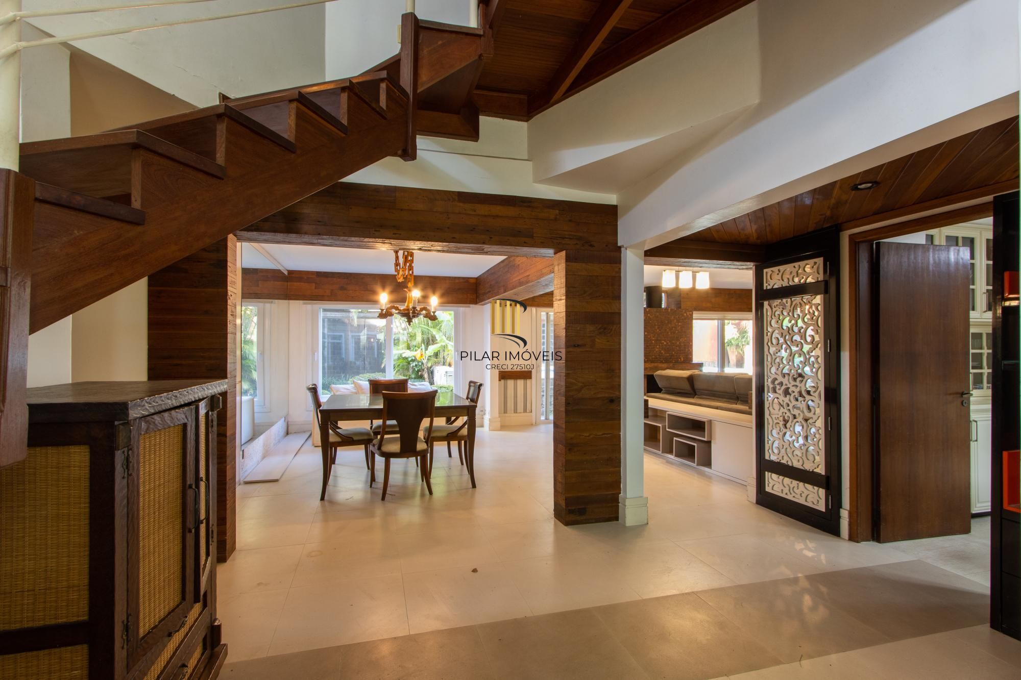 Excelente Casa em Condominio Fechado com 440,60m Dormitórios, sendo 2 Suítess