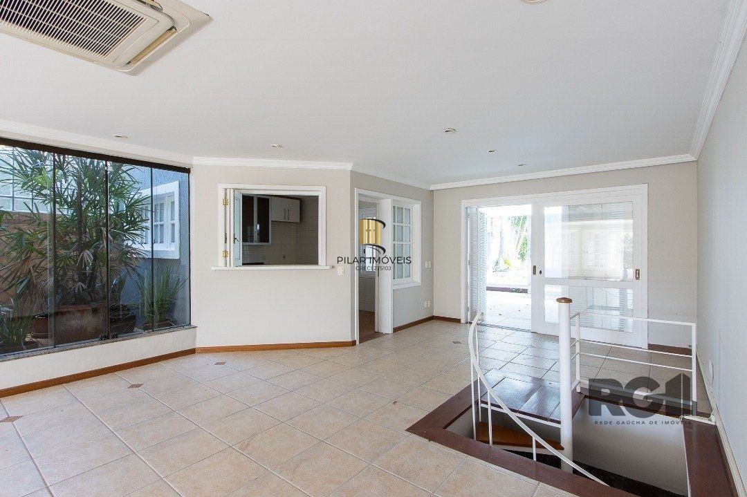 BELO SOBRADO, 3 QUARTOS, 1 SUITE, PISCINA, 320m² PRIVATIVOS - TRISTEZA