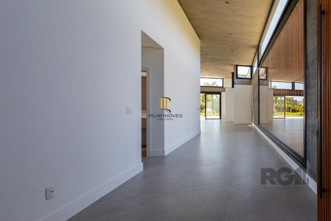 A Casa Le Mans, uma residência térrea de esquina com 389,48m2 de área coberta
