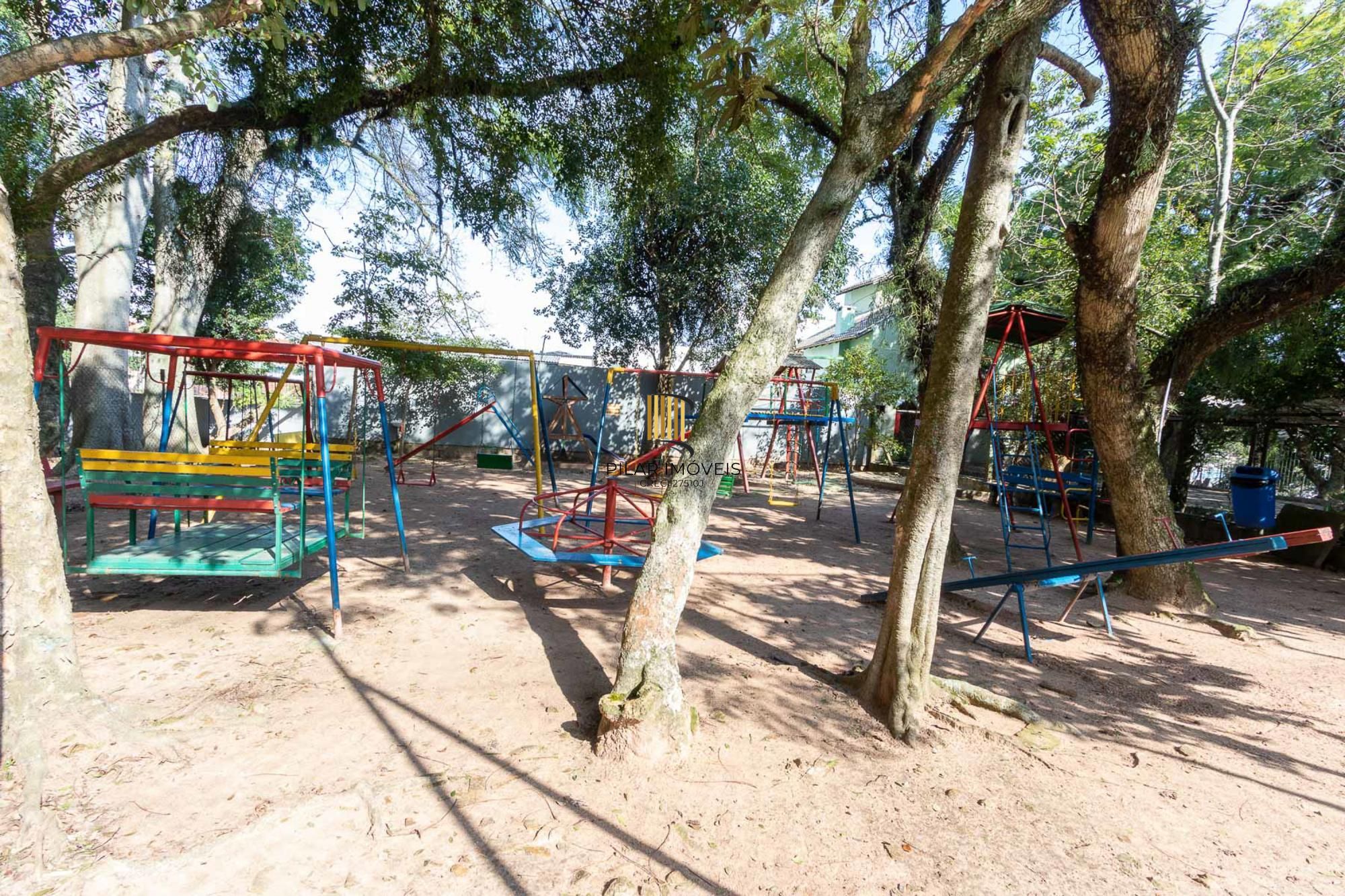 Apartamento 3 quartos, reformado, condomínio com infraestrutura - Bairro Cristal