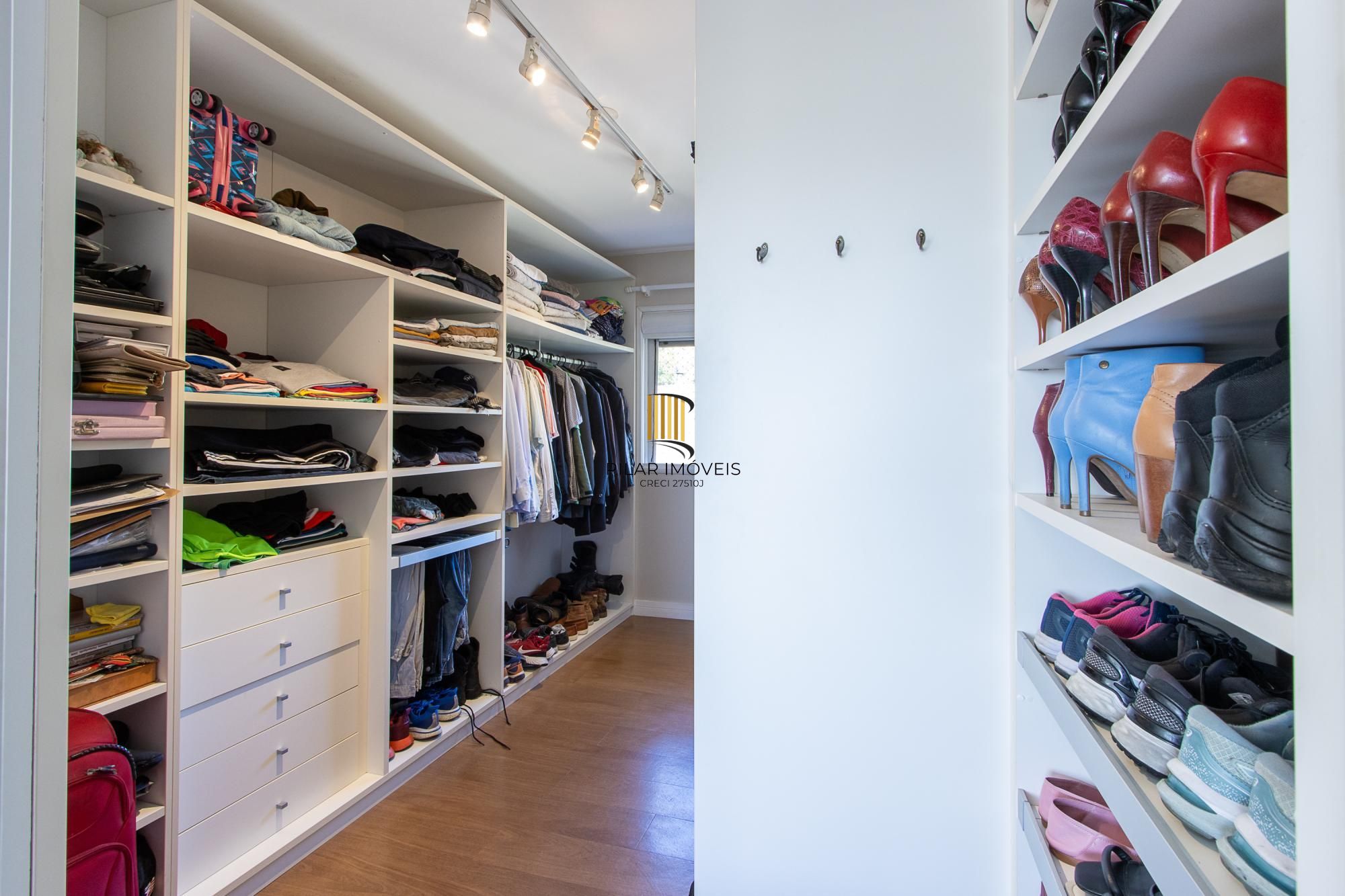 Casa condomínio | 3 dormitórios | 1 Suíte | 240,82 Privativos | 2 Vagas | Bairro Teresópolis