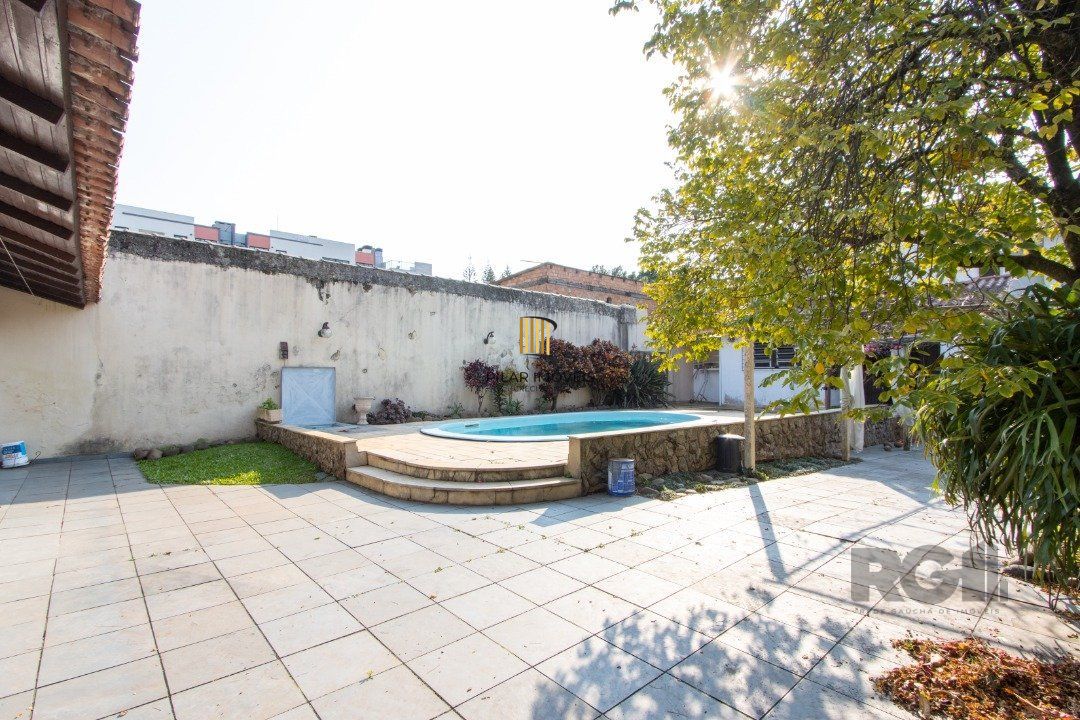 Casa para Venda - 72.6m², 4 dormitórios, sendo 1 suites, 6 vagas - Camaquã