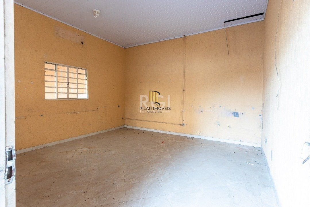 Pavilhão com área construída de cerca de 900m²