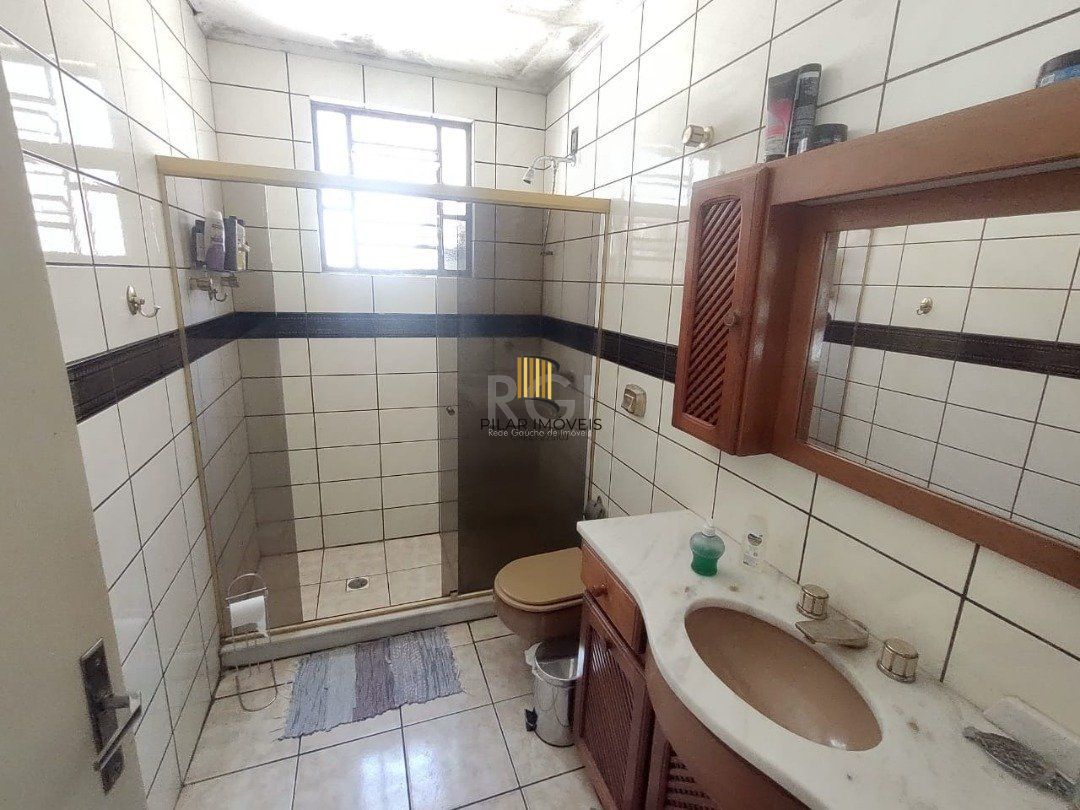 Casa para Venda - 265.1m², 3 dormitórios, 4 vagas - Guarujá