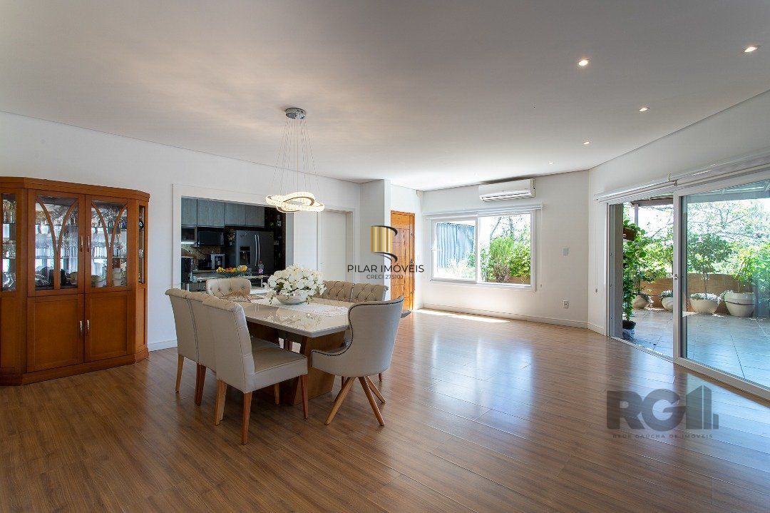 Apartamento com uma cobertura horizontal com 329,10 m² privativos com suíte
