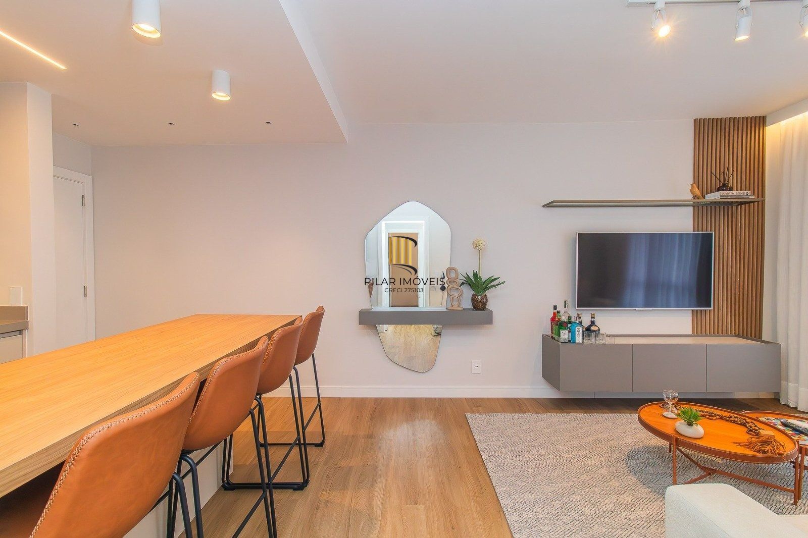 Apartamento mobiliado e reformado no Passo da Areia - Pilar Imóveis