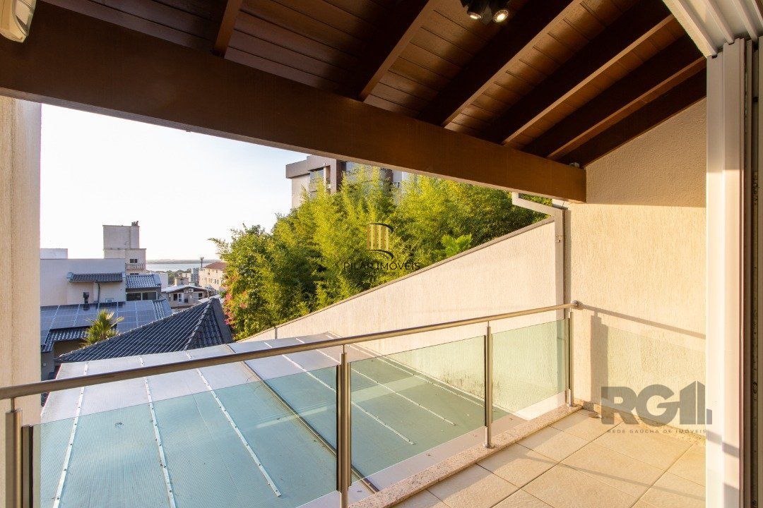 Casa com 5 suites com area privativa 714,00