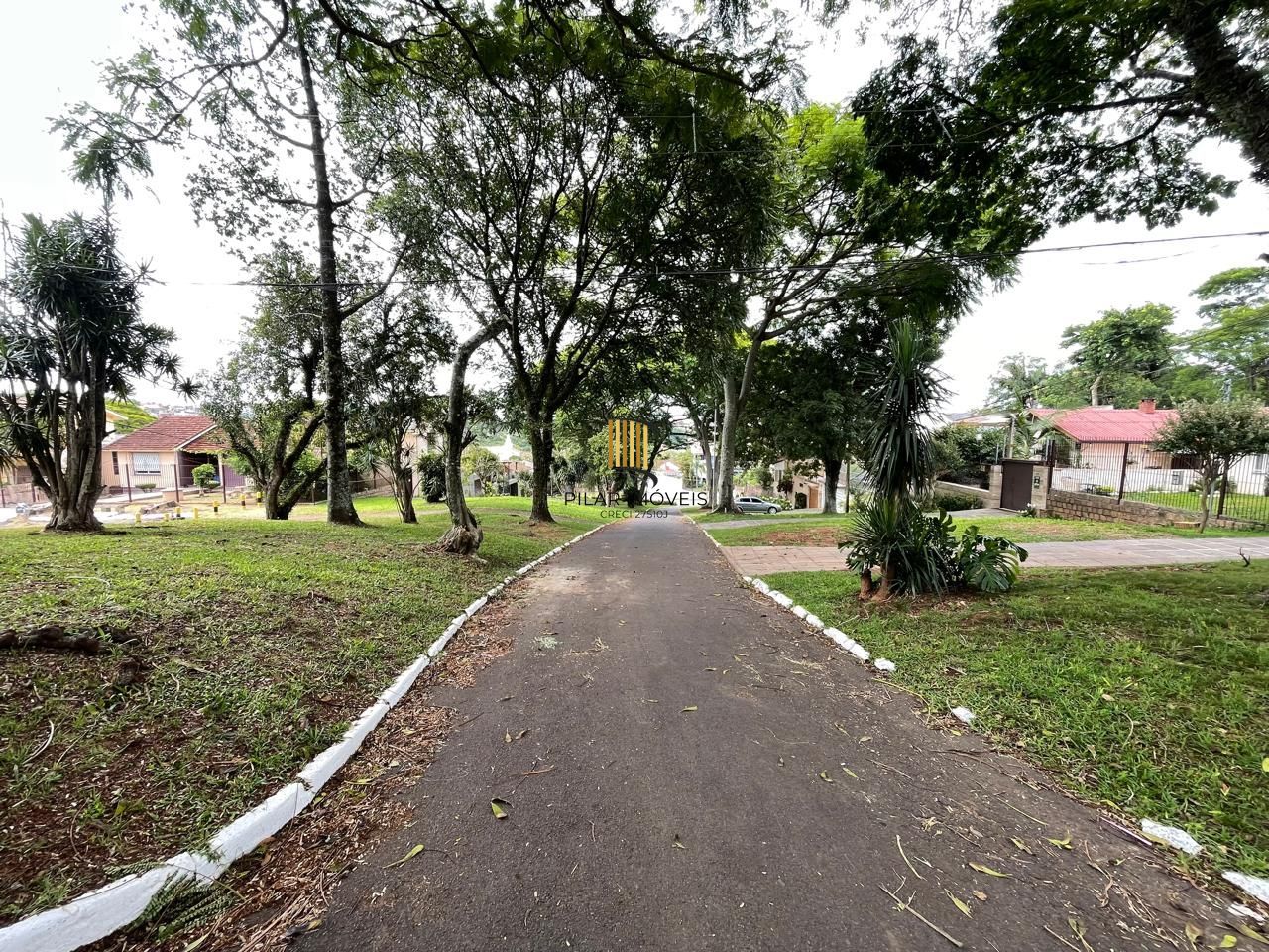 Casa 03 dormitórios,  287m² privativos Bairro Santa Tereza!