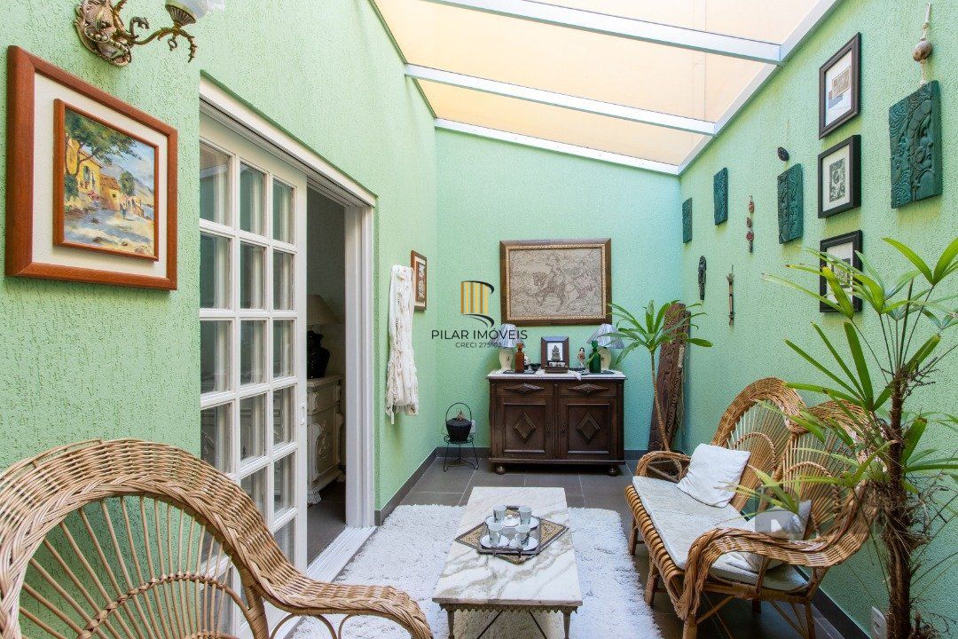 Casa para Venda - 254m², 4 dormitórios, sendo 3 suites, 5 vagas - Espirito Santo