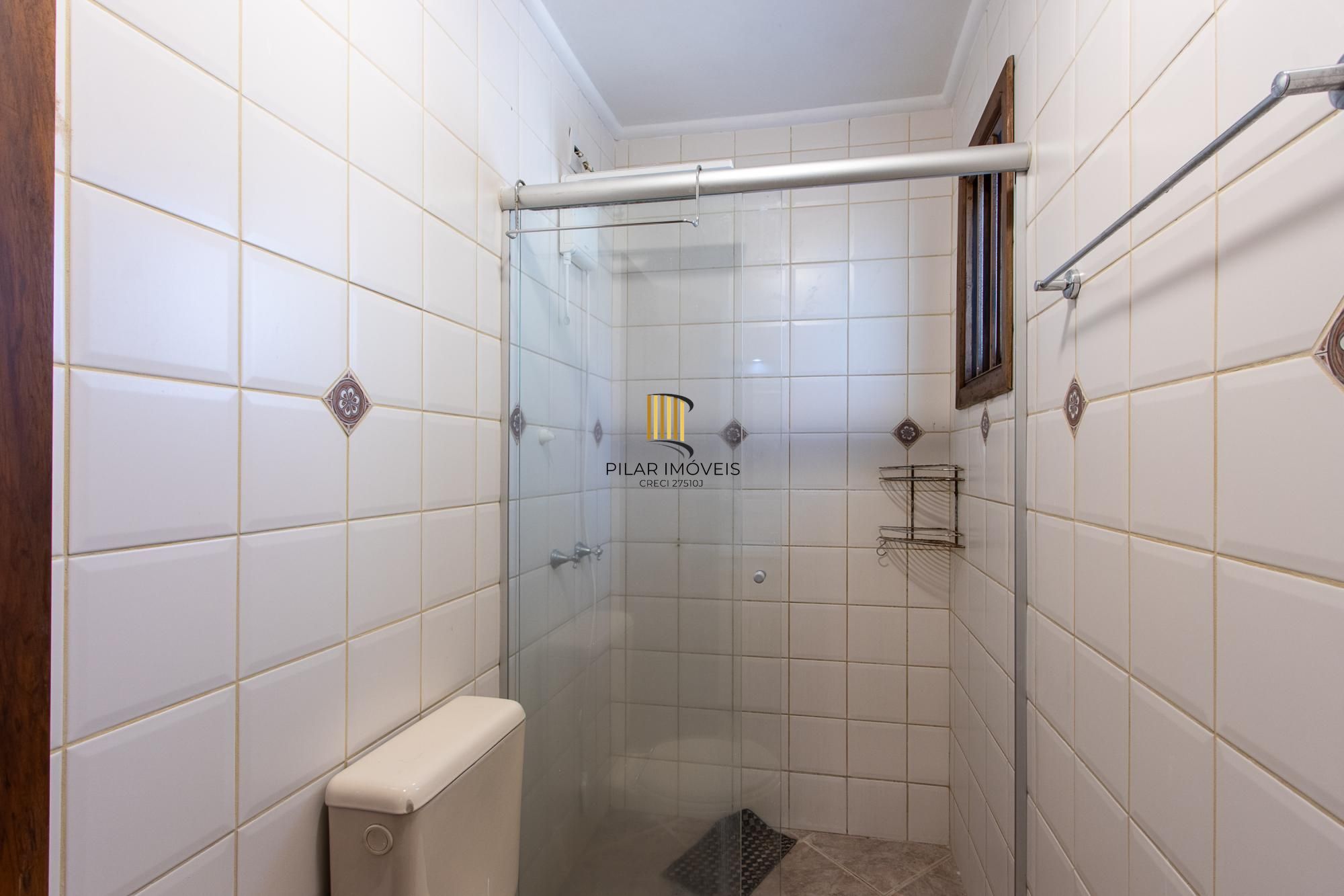 Casa 3 dormitórios, 1 suíte, 2 vagas - Bairro Camaquã