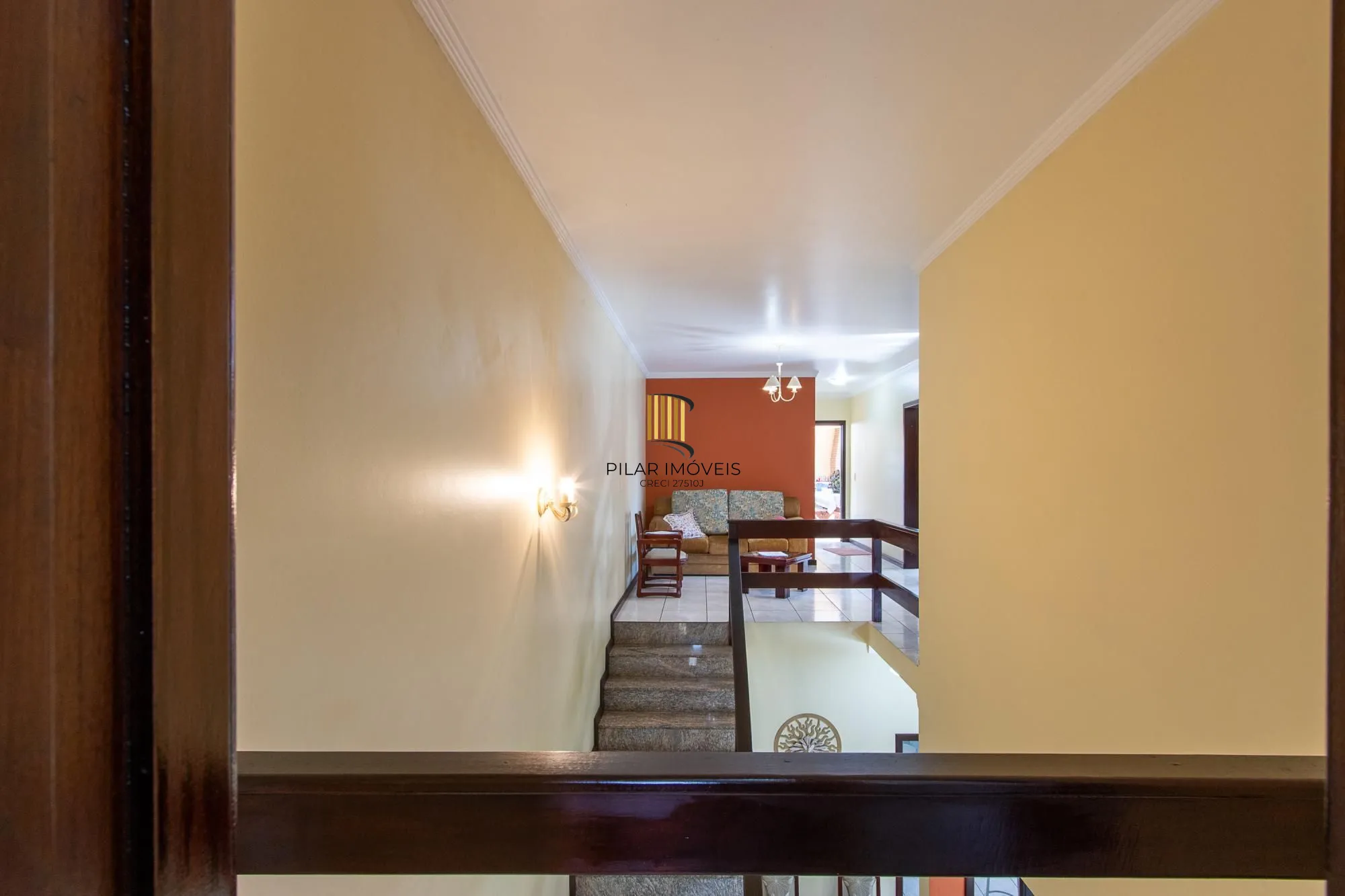 Casa Residencial ou Comercial, com 3 quartos (1 suite), 229m² privativos - Bairro Tristeza