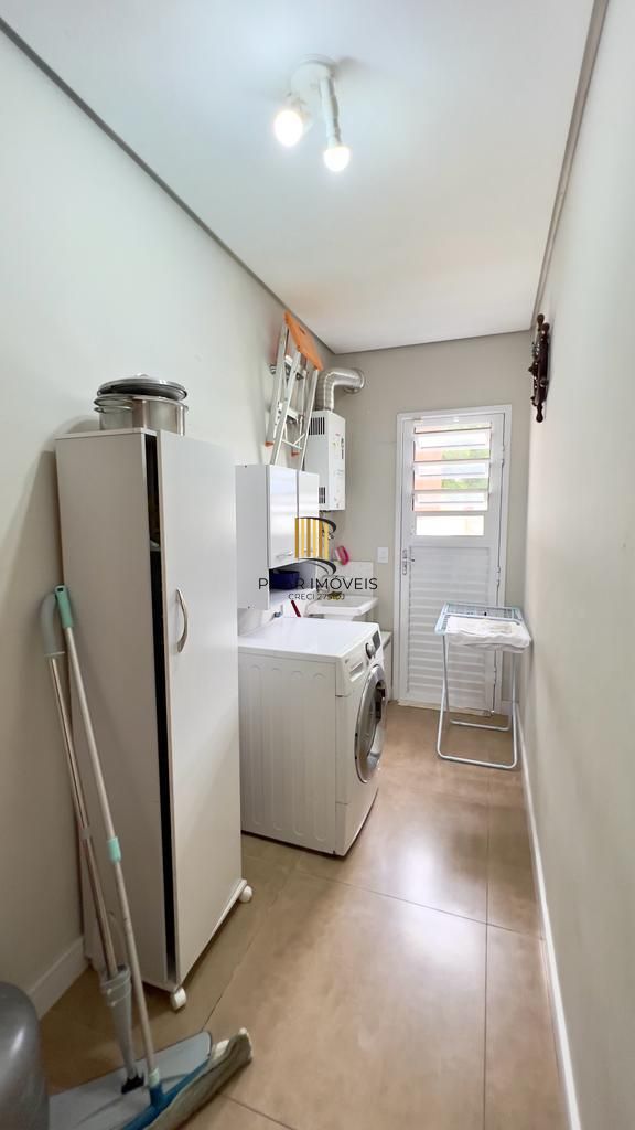 Casa térrea com piscina  no Guarujá