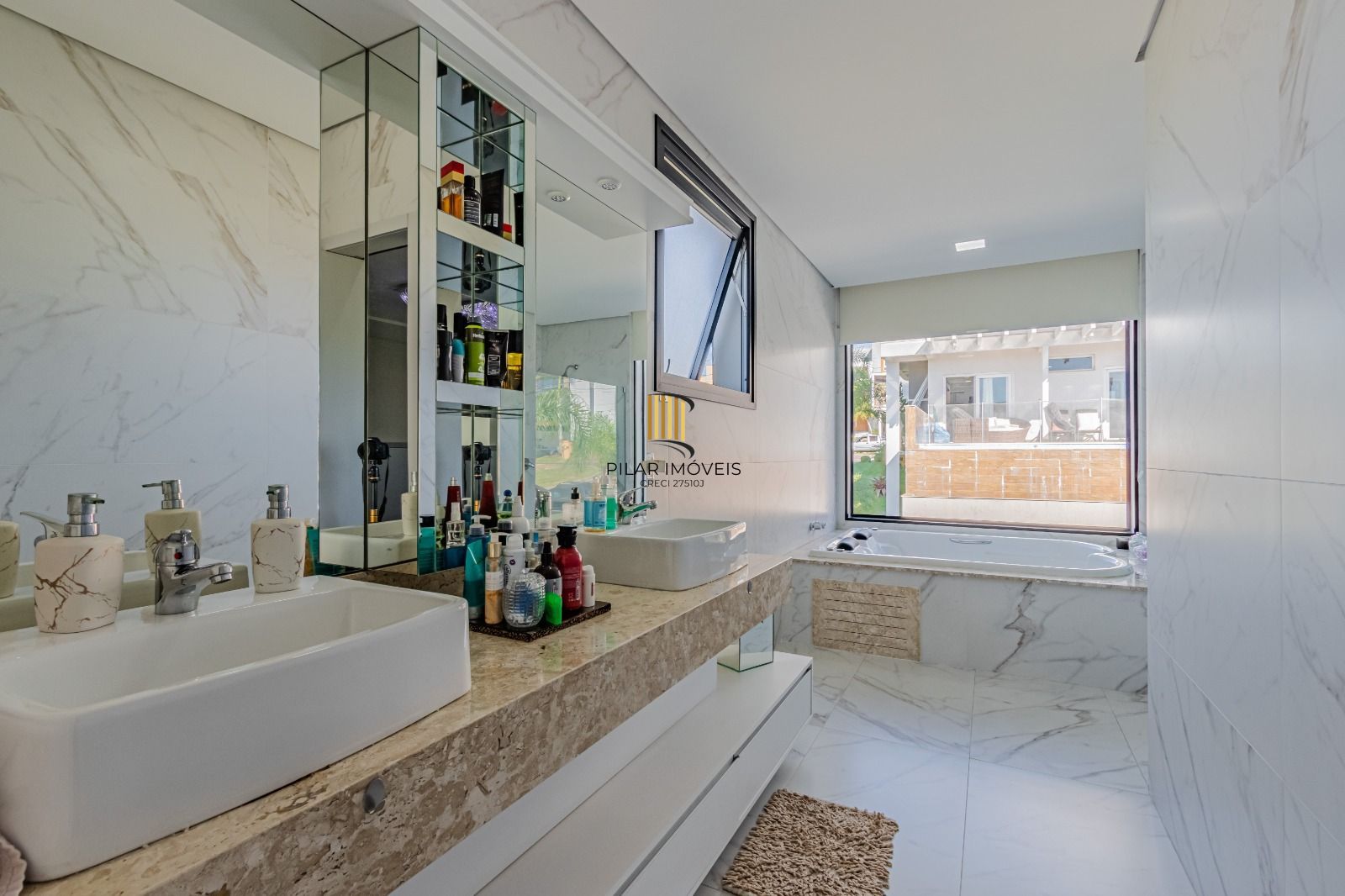 Casa de Condomínio 4 dormitórios no bairro São Vicente