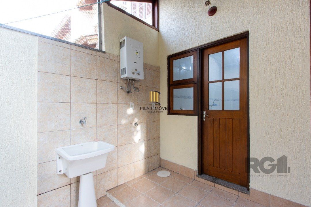 Casa de Condomínio 3 dormitórios no bairro Cavalhada