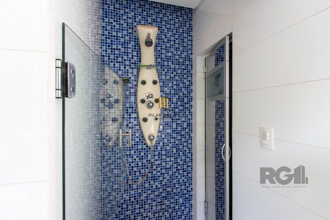 Casa com 5 suites com area privativa 714,00