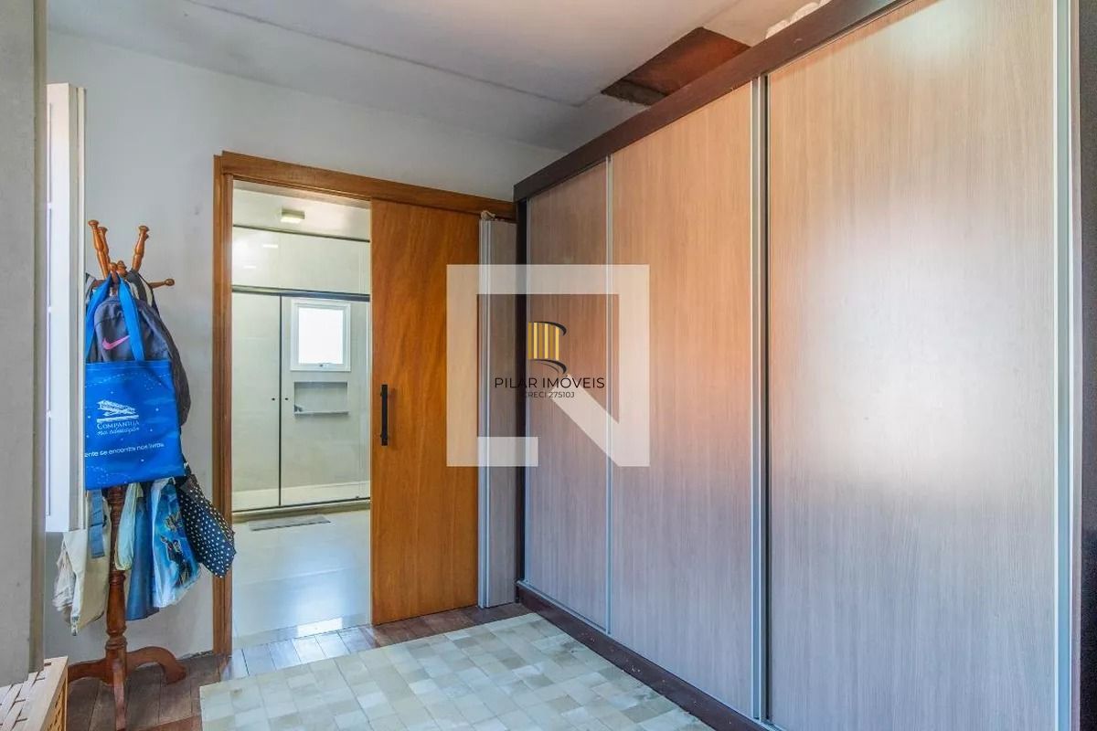 Casa á venda com 3 dormitórios no bairro Ipanema em Porto Alegre