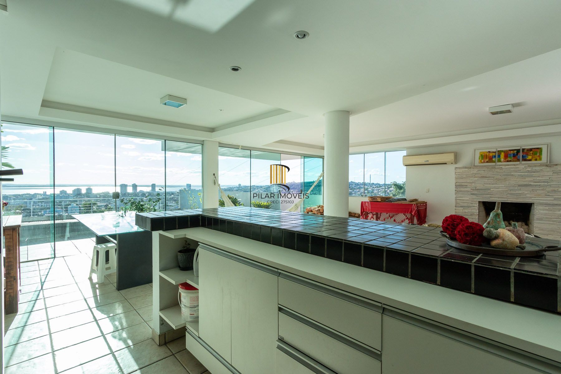 Casa para Venda - 470m², 3 dormitórios, sendo 1 suites, 6 vagas - Nonoai