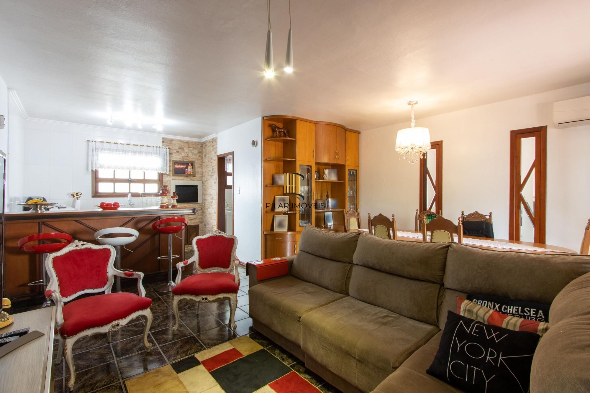 Casa em Vila Nova, Porto Alegre! Com 160m² de área privativa e um total de 899m²