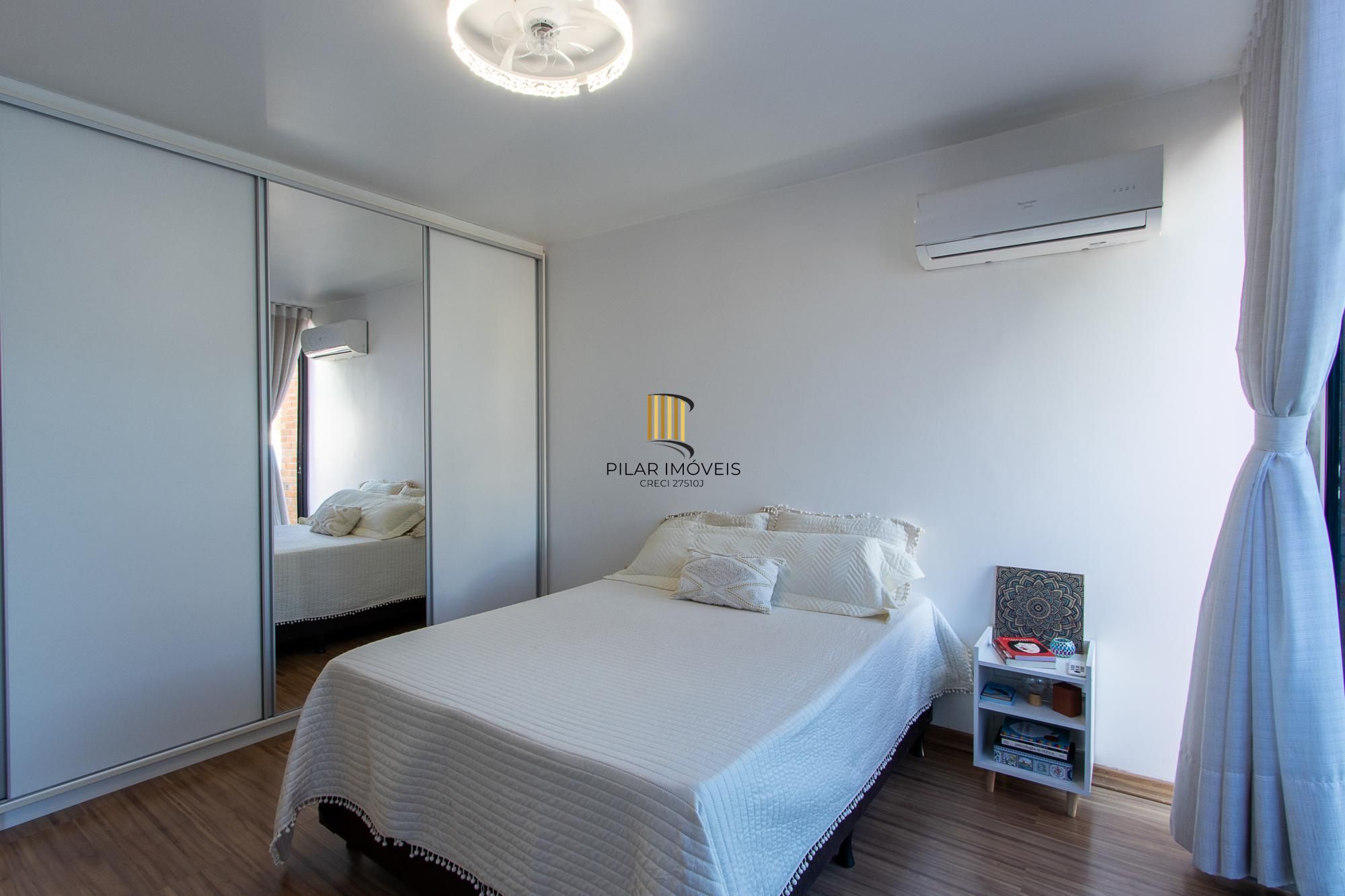 Casa 2 dormitórios no bairro Hípica