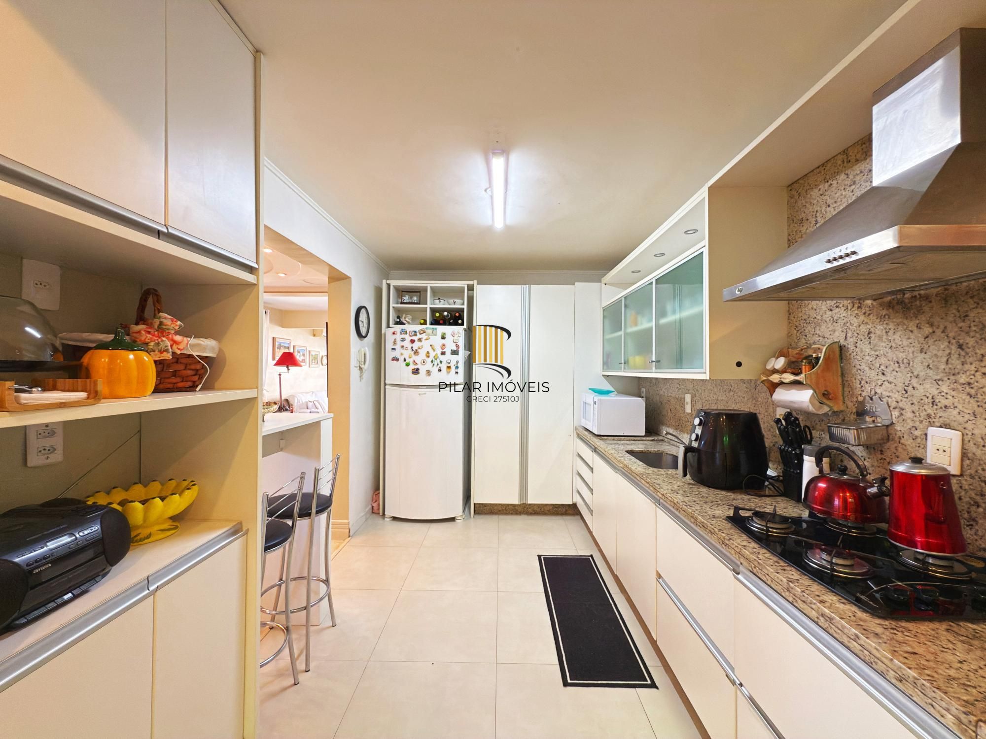 Casa em condomínio bairro Tristeza, com 185m² privativos.