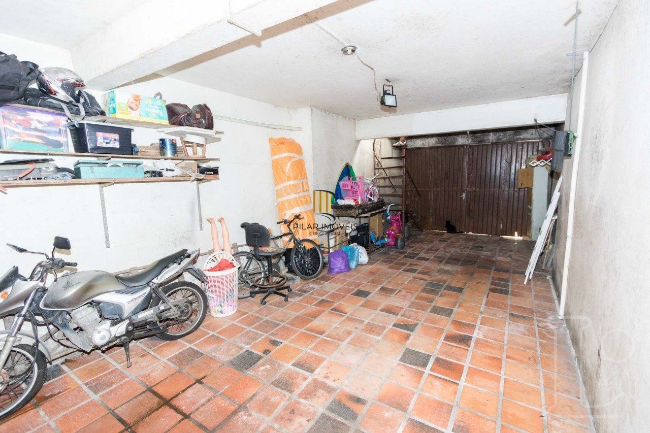 Casa para Venda - 150m², 4 dormitórios, sendo 1 suites, 5 vagas - Teresópolis
