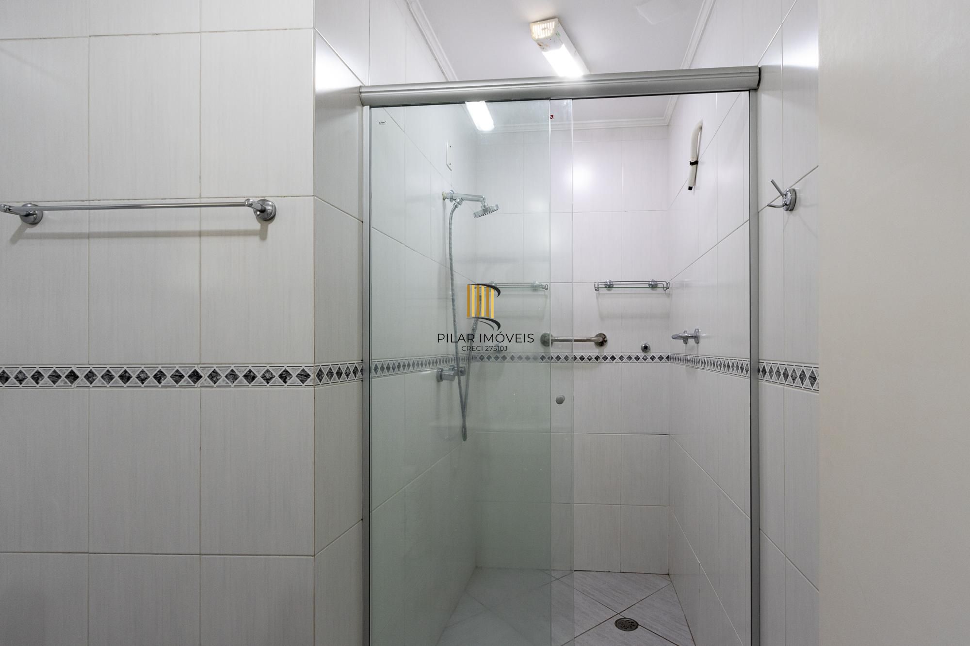 Casa de alvenaria, 4 dormitórios, 2 suítes, bairro Cristal.