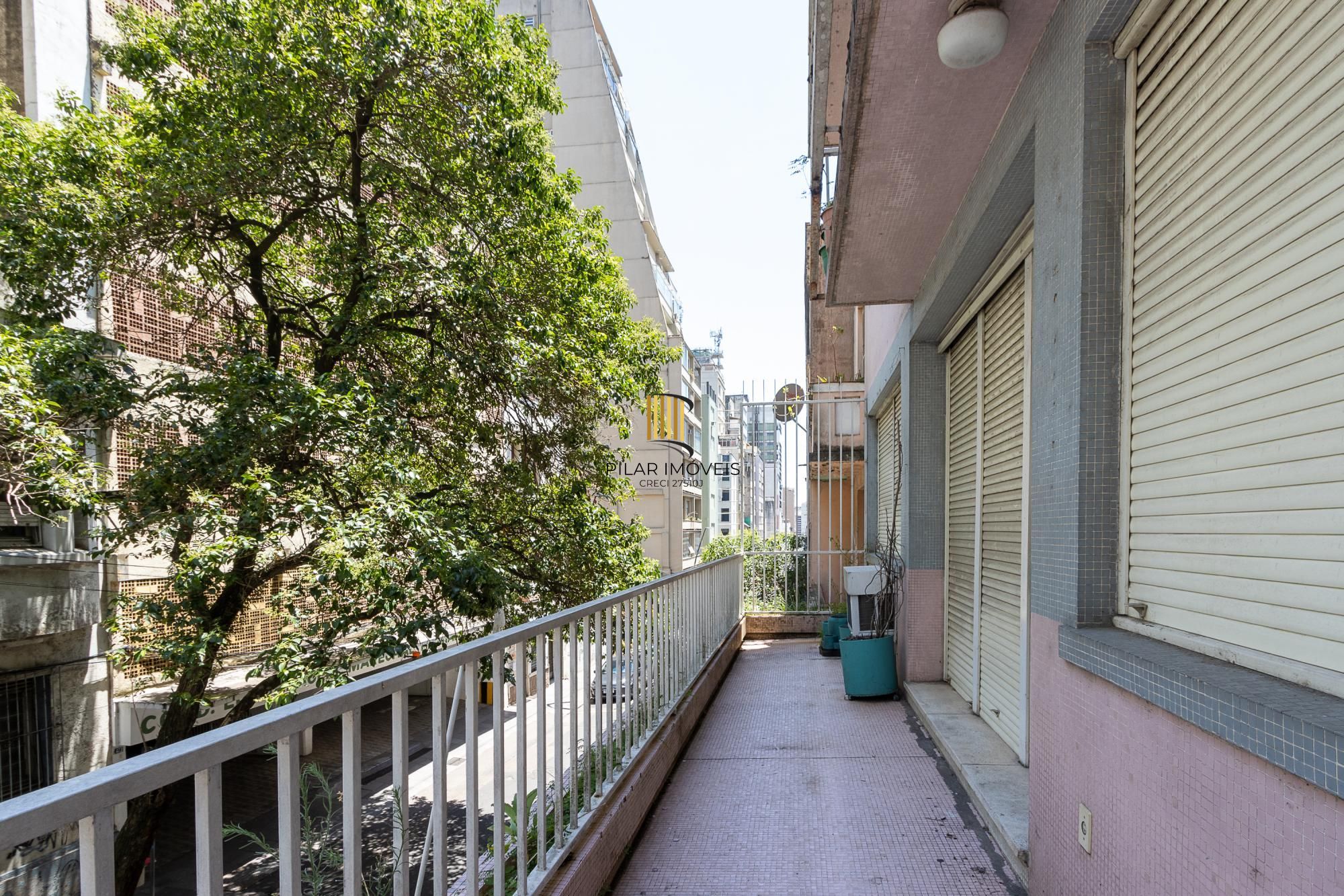 Apartamento frente à fundos, 3 dormitórios, 1 vaga escriturada - Centro Histórico