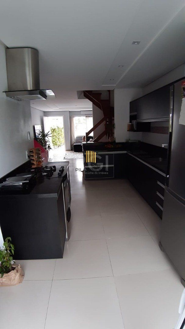 Casa para Venda - 157m², 3 dormitórios, sendo 3 suites, 2 vagas - Guarujá