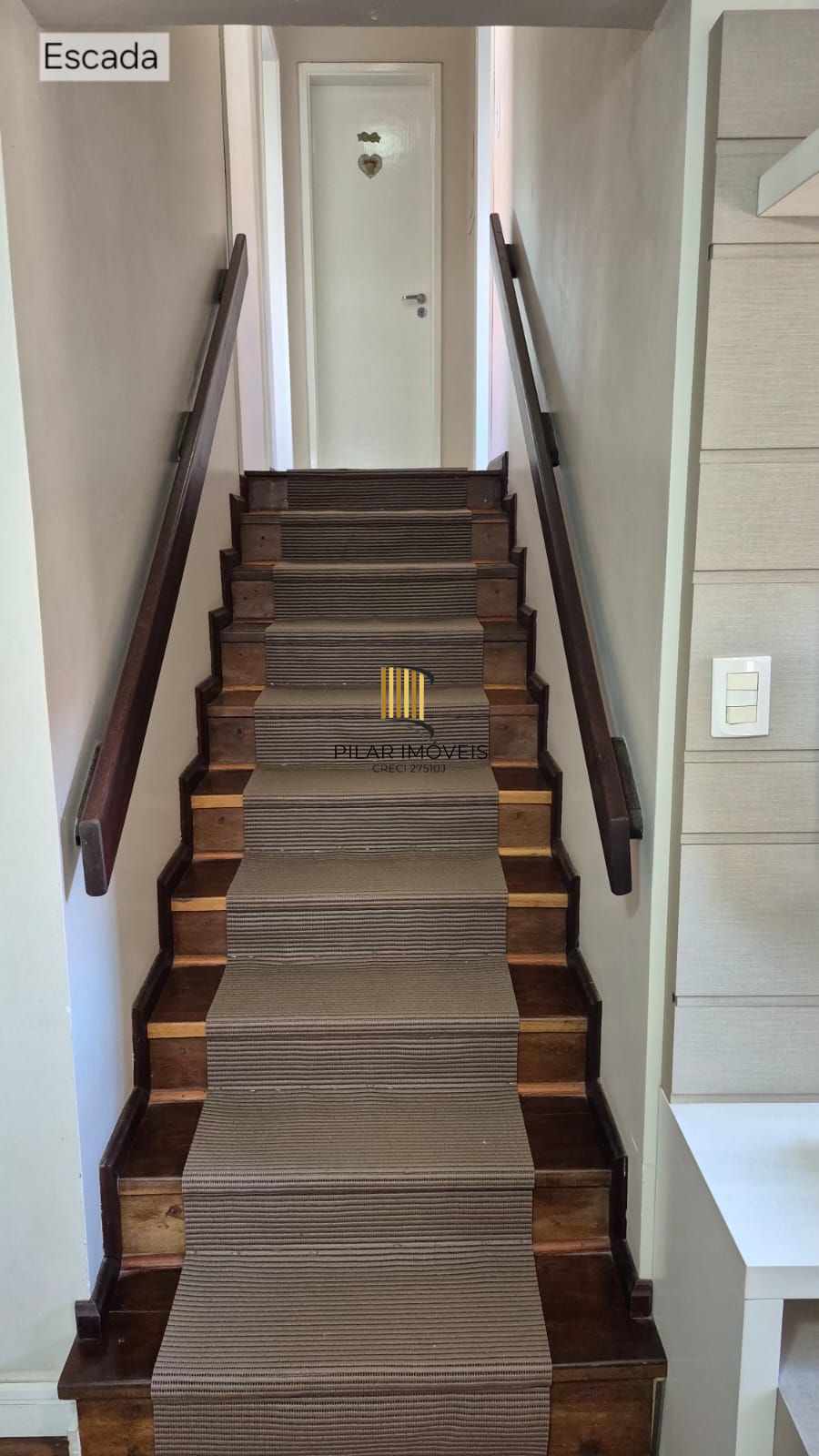 Excelente casa de 4 dormitórios, 1 suíte e 2 vagas em Novo Hamburgo.