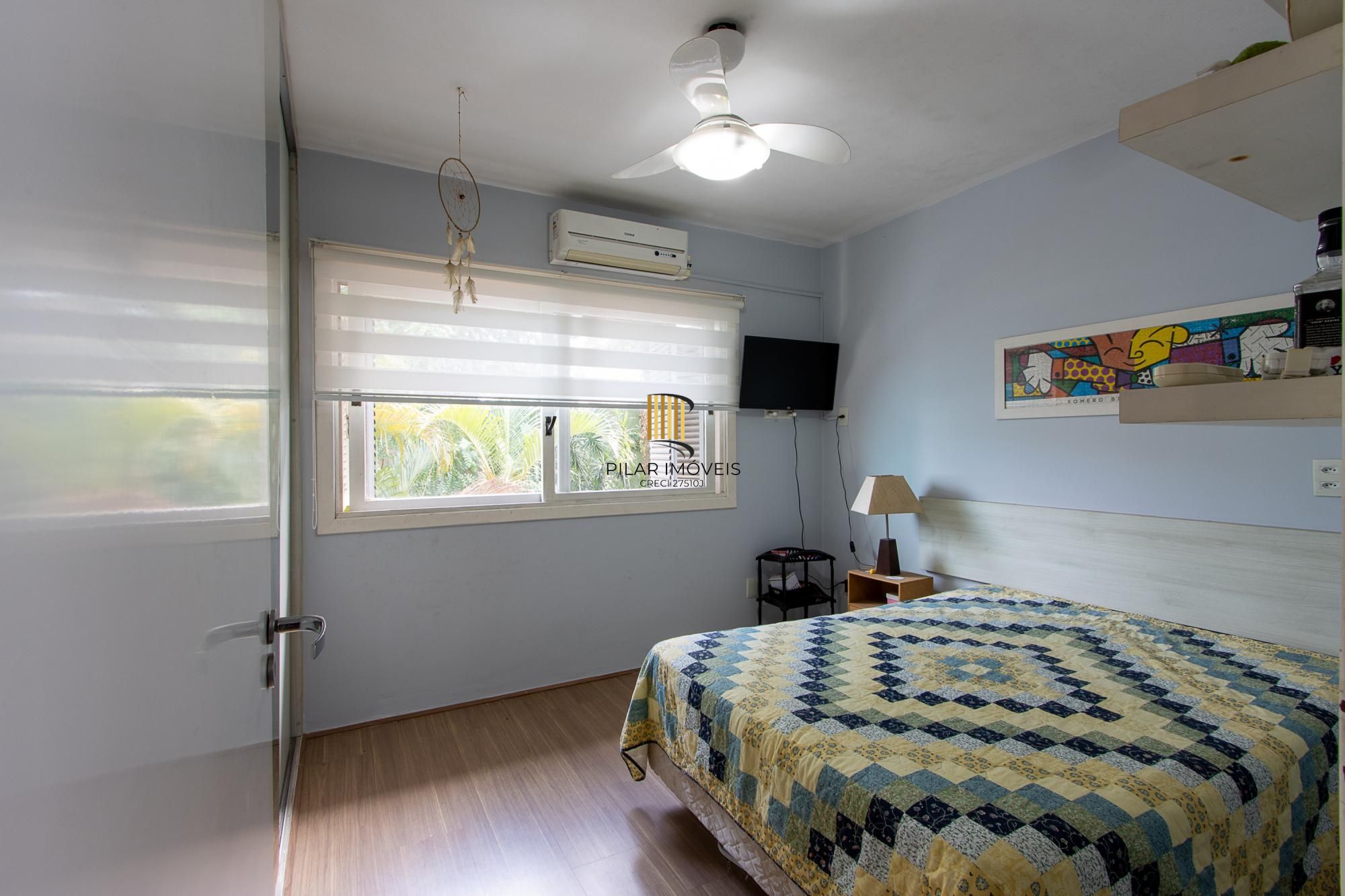 Casa de Condomínio 4 dormitórios no bairro Pedra Redonda