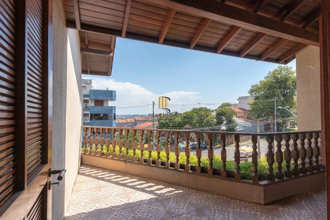 Casa para Venda - 460m², 4 dormitórios, sendo 1 suites, 4 vagas - Cristal