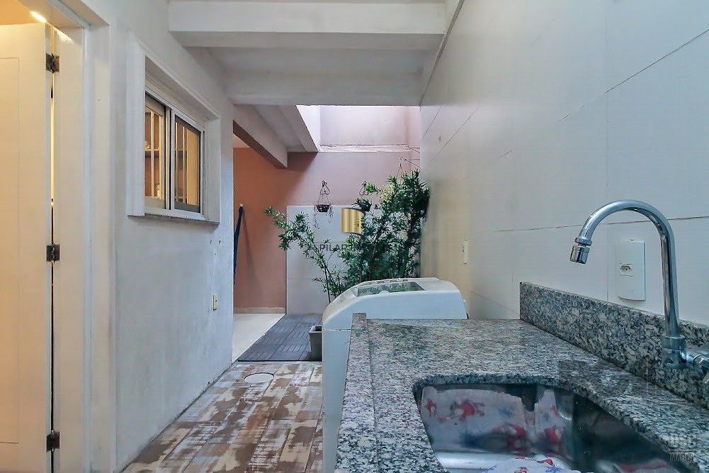 Casa em  condomínio 3 dormitórios na Av Otto Niemeier