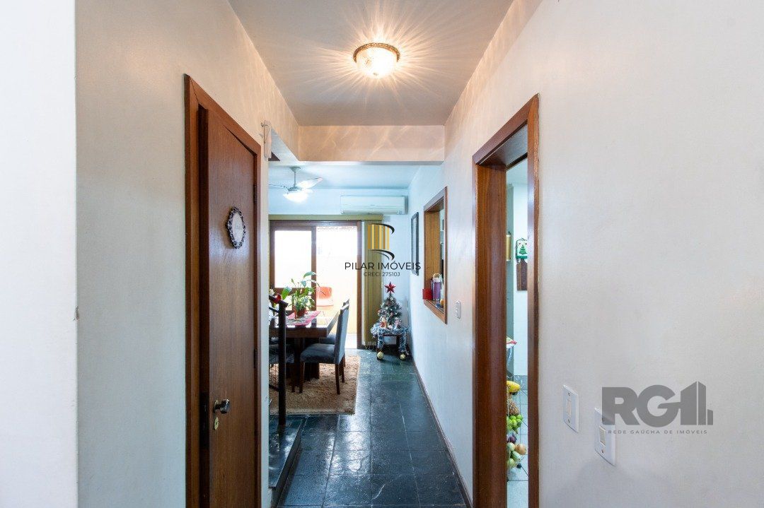 Casa de 3 dormitórios à venda na Tristeza - Zona sul de Poa.